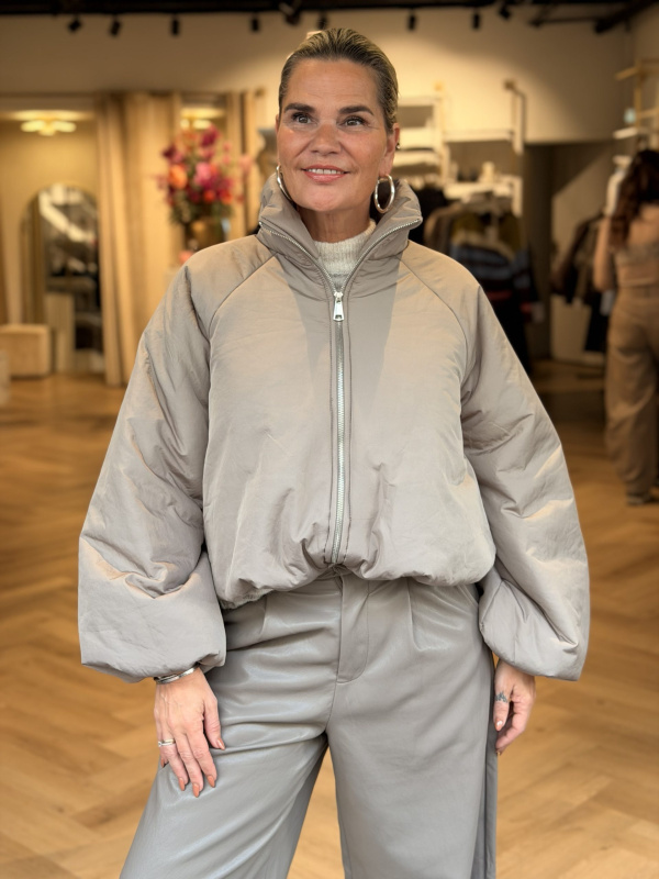 Jas Romy Taupe
